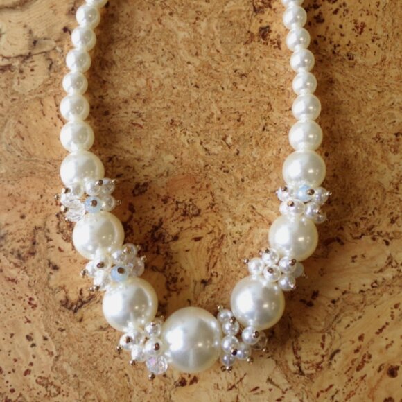 Large pearl bead necklace with big and bold round white pearl beads - Picture 2 of 5